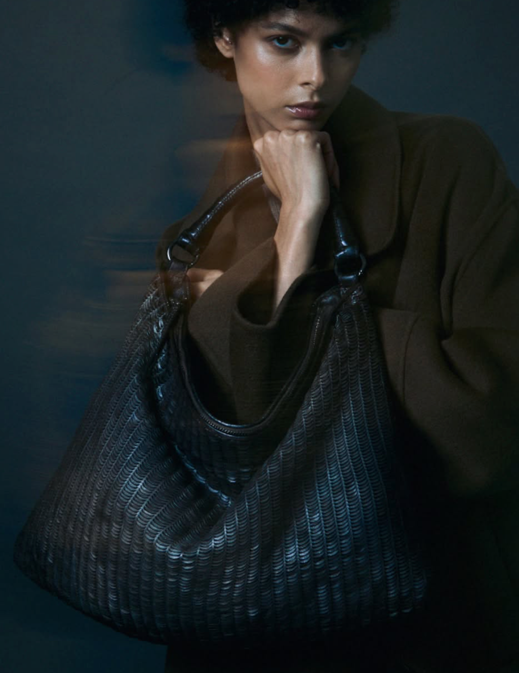 Premium leather shoulder bag with artisanal craftsmanship – Sommet