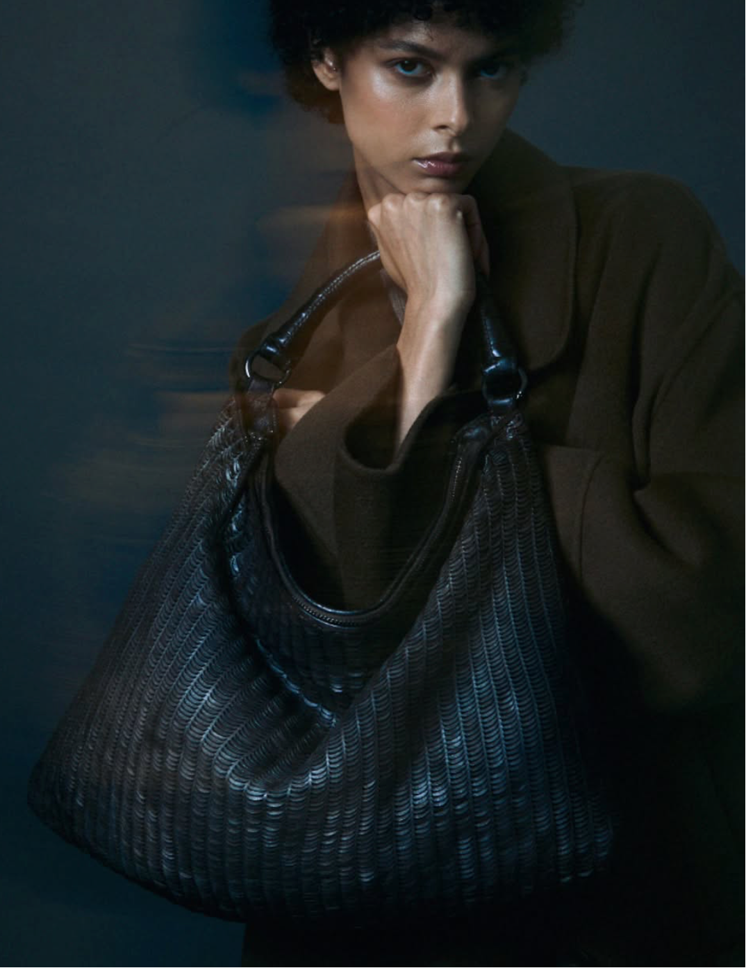 Premium leather shoulder bag with artisanal craftsmanship – Sommet