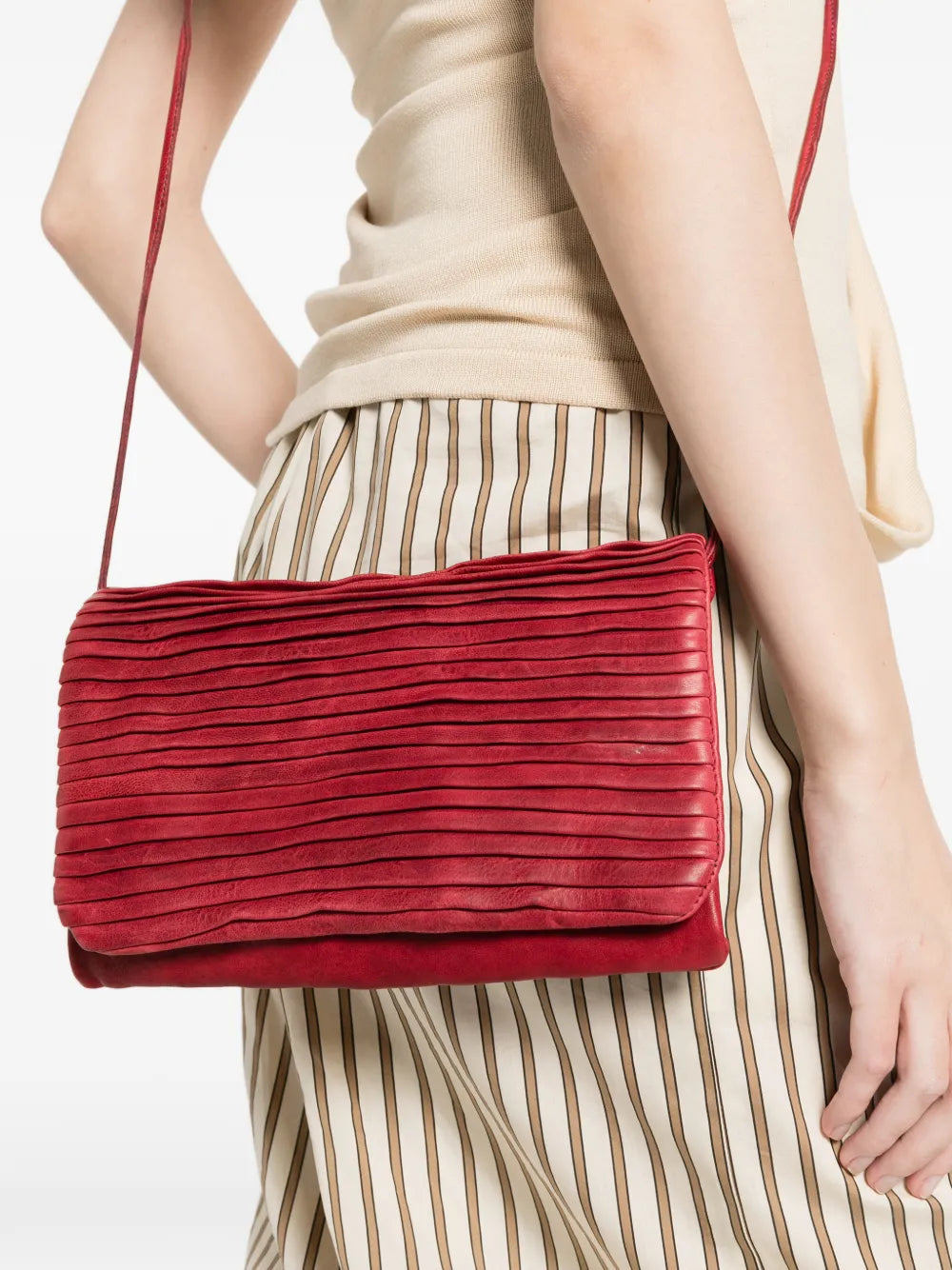 Sommet Soffieta Row buganville pleated leather crossbody bag in vegetable tanned leather, handcrafted in Italy.