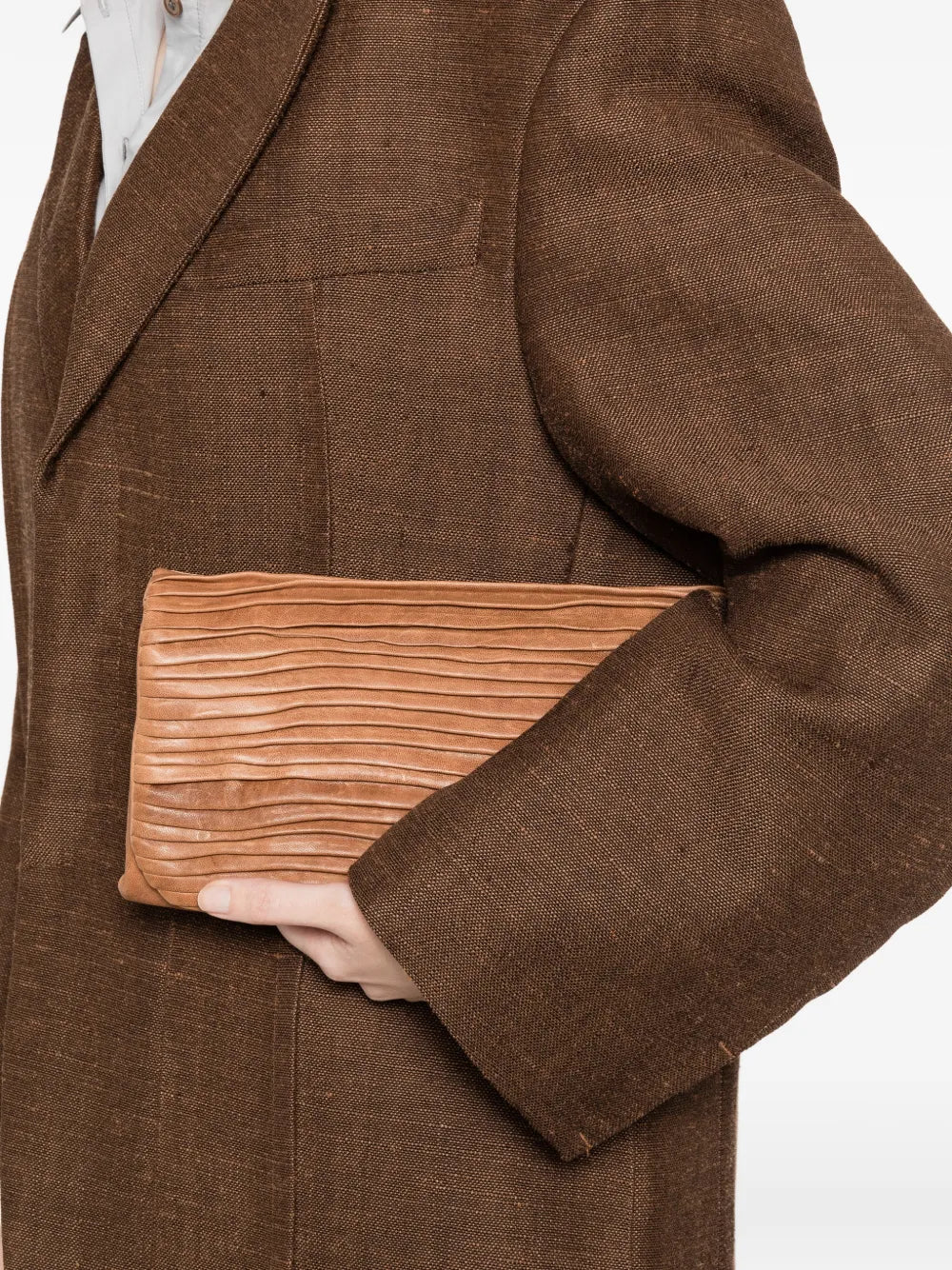 Sommet Soffieta Row beige pleated leather crossbody bag with adjustable strap, handmade in Italy.