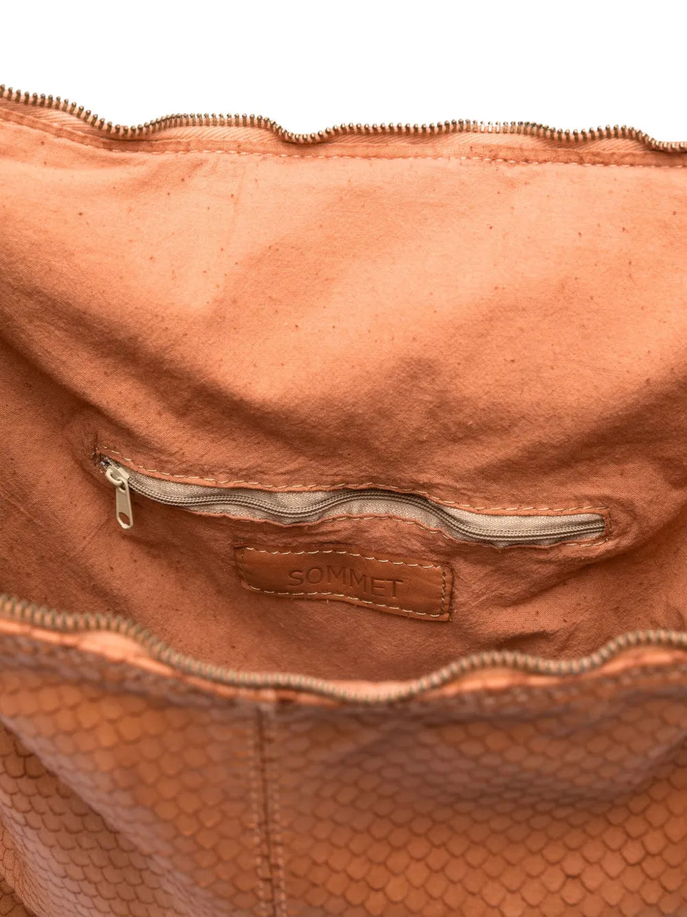 Sommet unisex textured tan leather backpack handmade in Italy – vegetable-tanned cowhide, natural dyes, artisanal design.