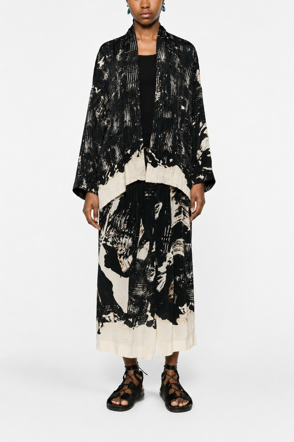 YAVÏ women's impressionist print kimono jacket black ecru — open front expressive brushstrokes 100% viscose
