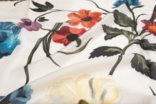 Cargar imagen en el visor de la galería, Pañuelo Seda Floral Blanco Roto