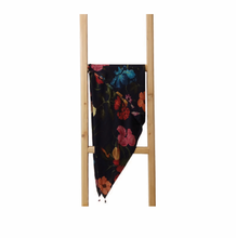 Load image into Gallery viewer, Pañuelo Seda Floral Negro