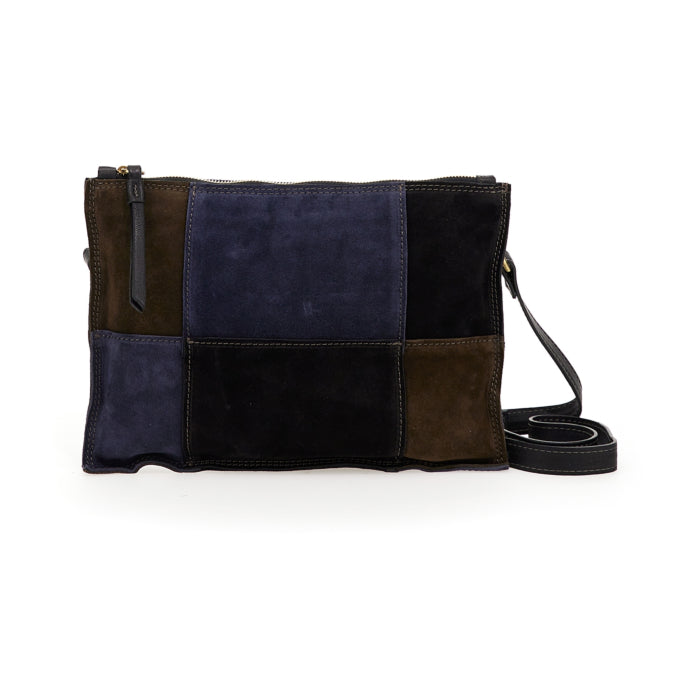 Clutch multicolor, práctico y espacioso. Bolsillo interior con cremallera, bandolera extraíble y cierre de cremallera.  Dimensiones: 29 X 0,5 X 20 cm | 11.31 X 0.20 X 7.80 pulgadas  Material: Exterior 100% Cuero  - Interior  90% Algodón 10% Cuero