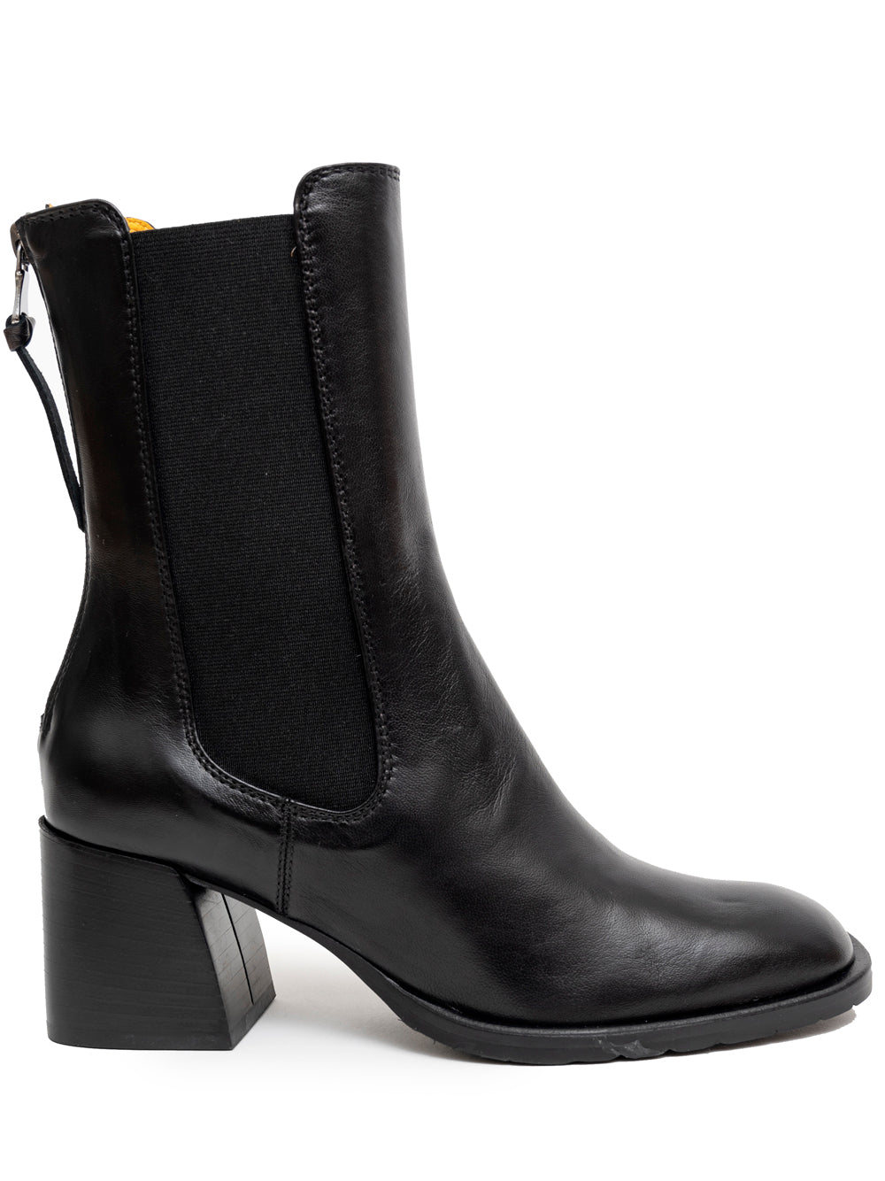 Bota chelsea en piel negro en piel con tacón cuadrado ancho de 6 cm. La suela es de goma y flexible lo que la hace una bota muy cómoda para el día a día.  Exterior_ Piel De Becerro 100% Suela_ Goma 100% Forro_ Piel De Becerro 100%  Fabricado en Italia  Modelo_ Fabia - R227 - Mara Bini  Color_Seta Nero